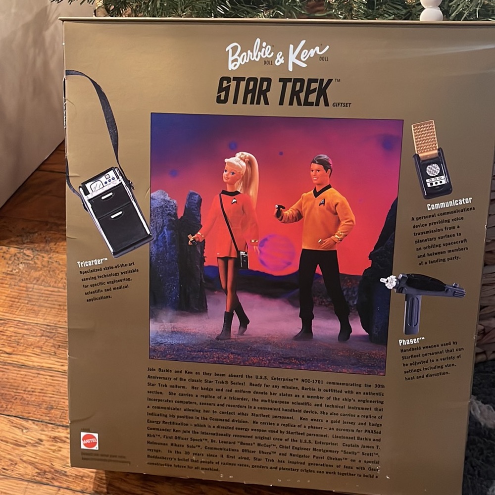 Star Trek Barbie and Ken - Picture 2 of 4